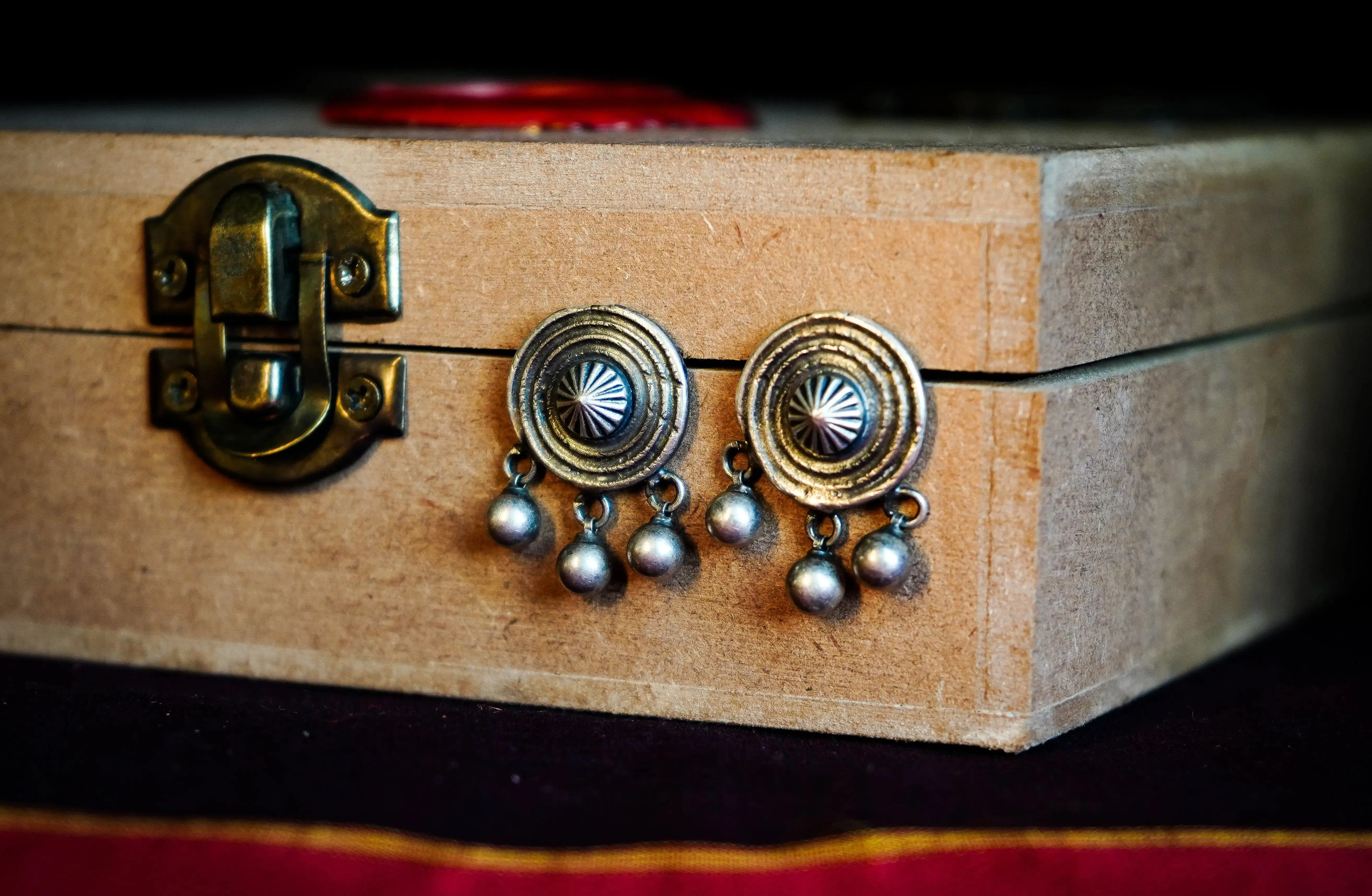 सरी   कानातले | Sari   Earrings