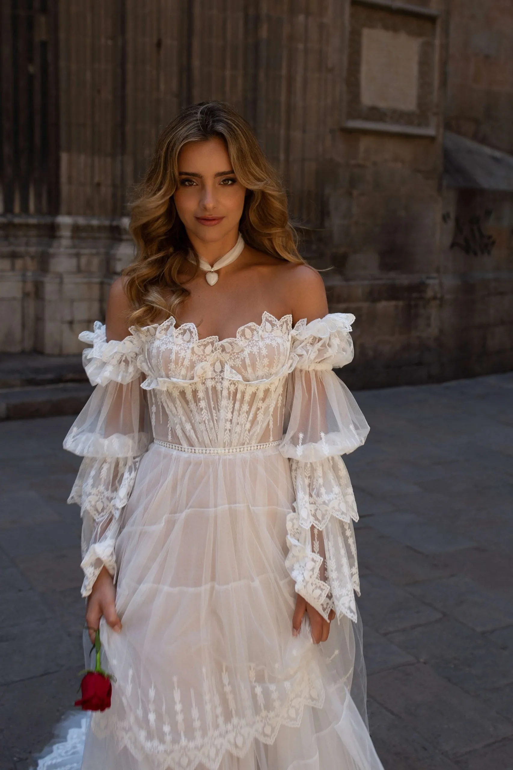 BOHO A-Line Wedding Dress Modern Lace Strapless Illusion Full Sleeves Backless Court Train Bridal Gown Vestido De Noiva