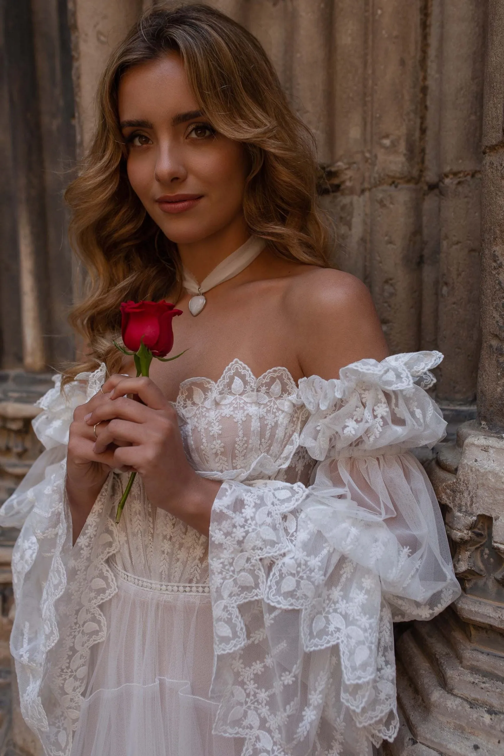 BOHO A-Line Wedding Dress Modern Lace Strapless Illusion Full Sleeves Backless Court Train Bridal Gown Vestido De Noiva