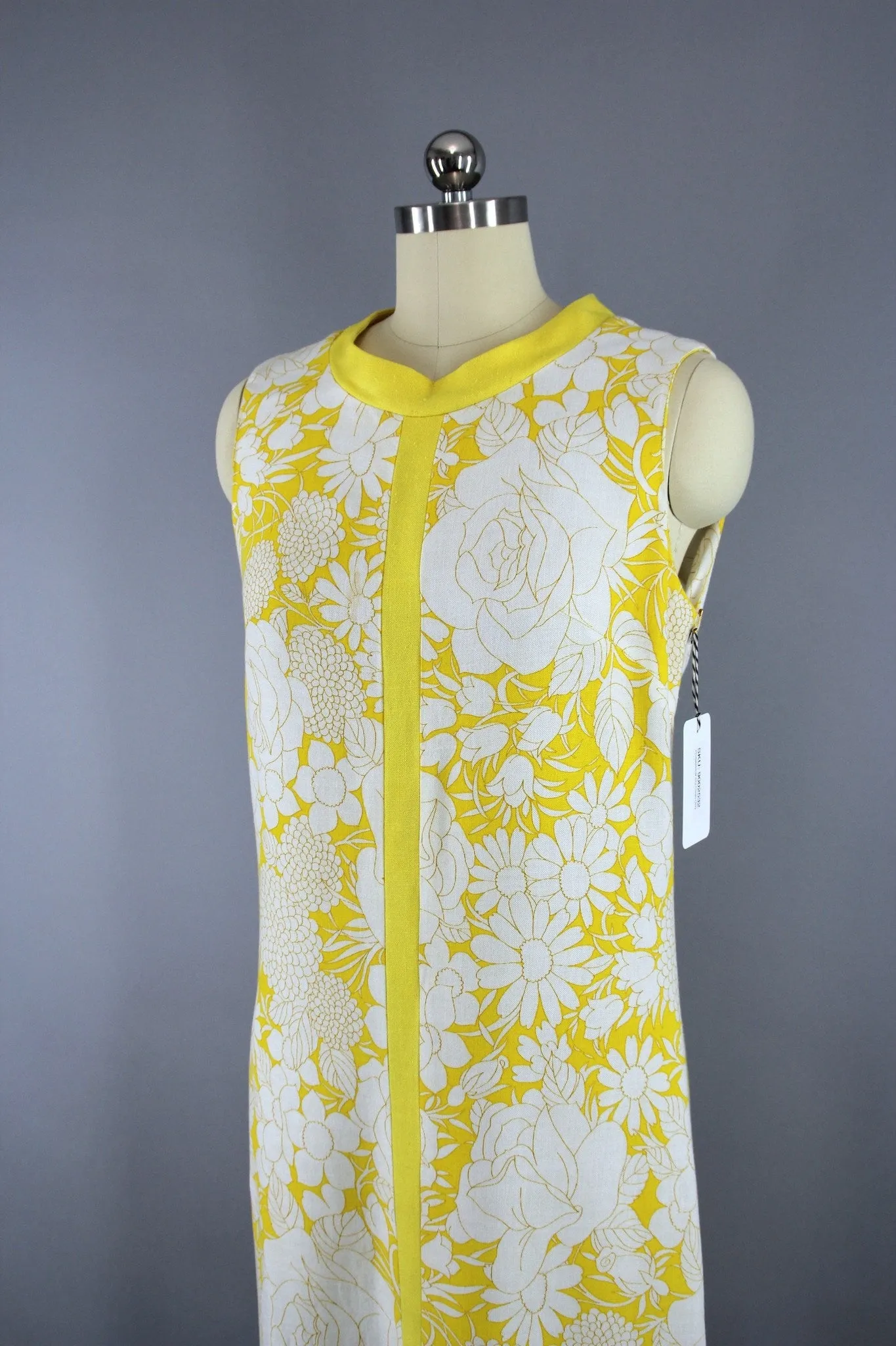 Vintage 1960s Shift Dress / Yellow Floral Print