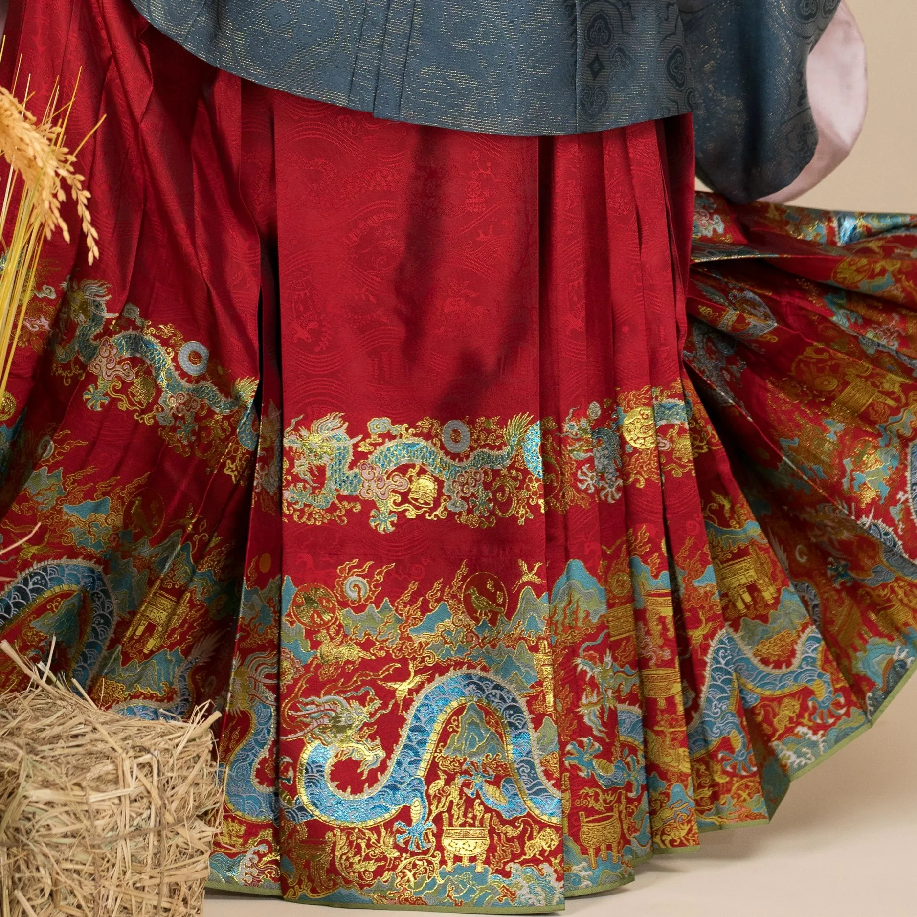 Yangtze River Dragon 长江黄河龙 Ming Dynasty Mamian Skirt